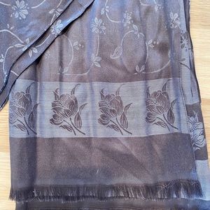 Grey/silver pashmina